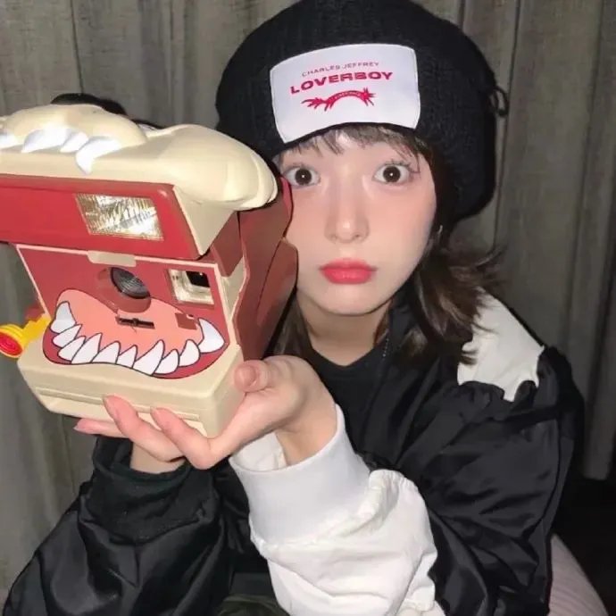 三角窗外是黑夜
